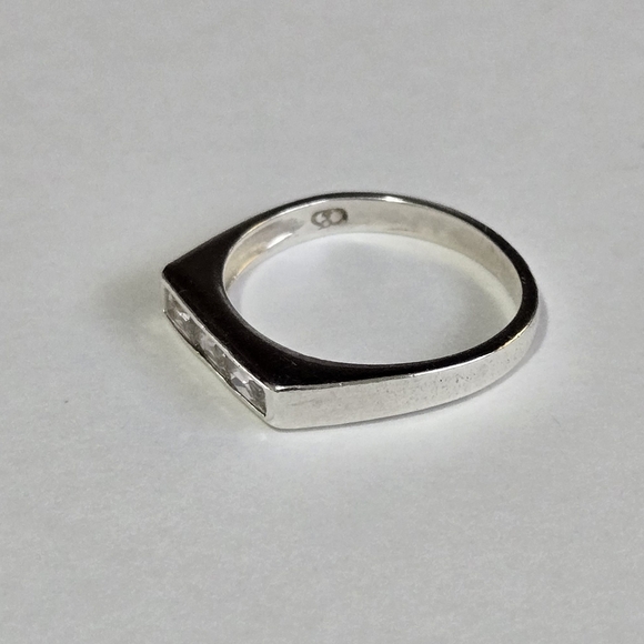 Vintage Silver Ring with Clear Stones - Picture 3 of 6